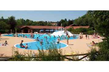 La piscine commune Saint Just en Chevalet