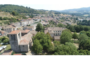 Vue d'une partie du bourg St Just en chevalet commune de St Just en chevalet