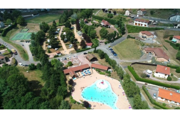 Piscine, snack, camping et terrain de sports commune de St Just en Chevalet